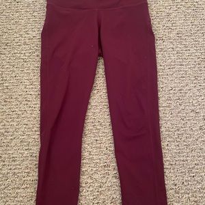 maroon Fabletics capri leggings